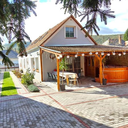 Borostyankut Wellness Home Bakonybél エクステリア 写真