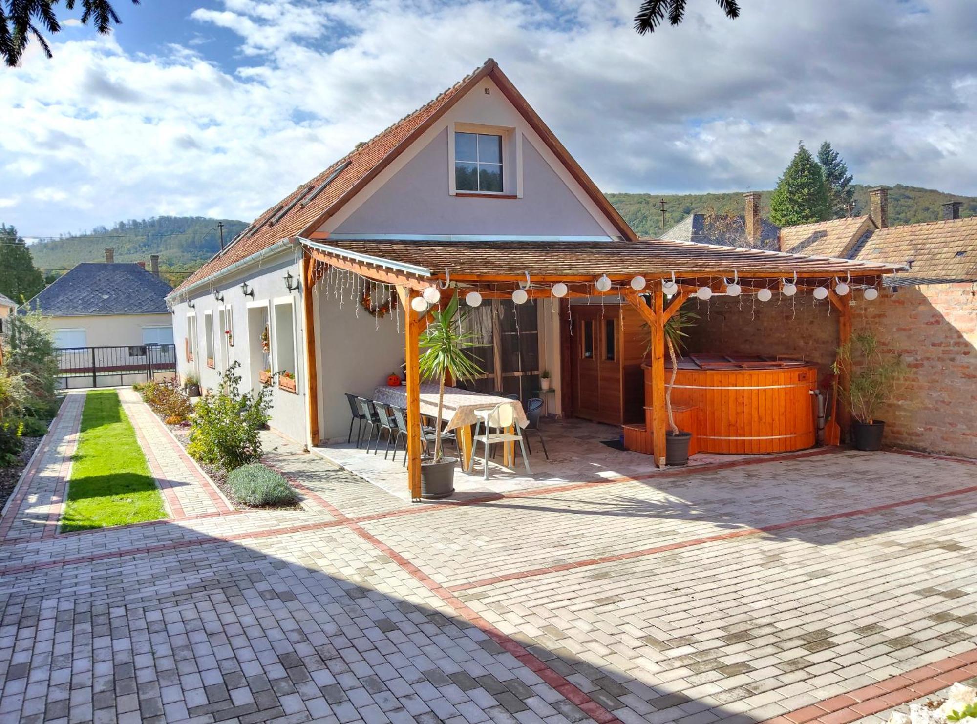 Borostyankut Wellness Home Bakonybél エクステリア 写真